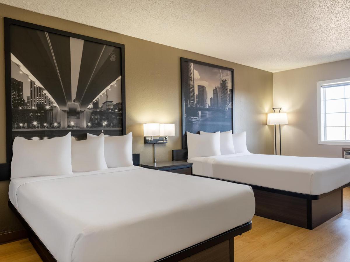 Super 8 By Wyndham Clinton Hotell Eksteriør bilde