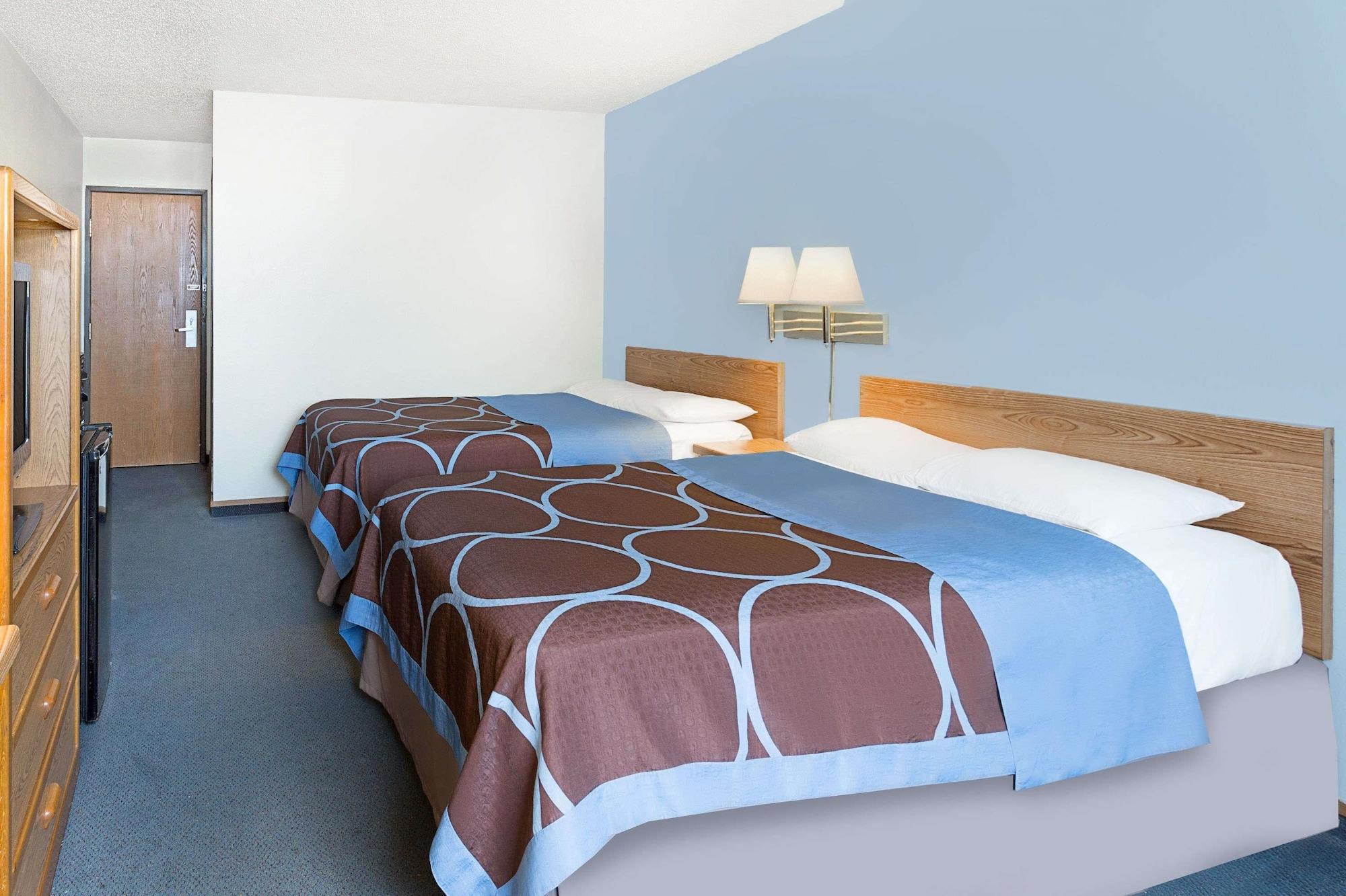 Super 8 By Wyndham Clinton Hotell Eksteriør bilde