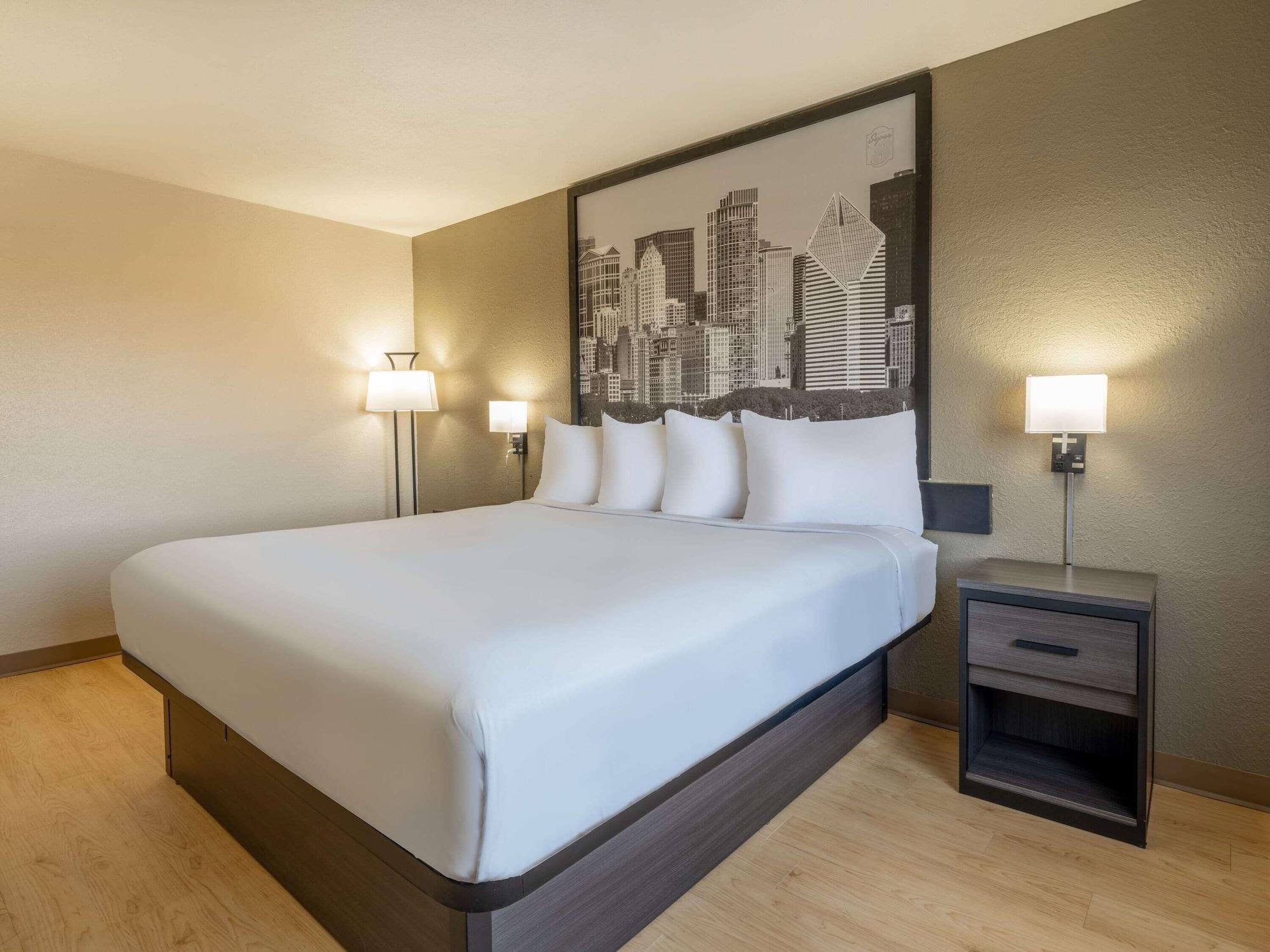 Super 8 By Wyndham Clinton Hotell Eksteriør bilde