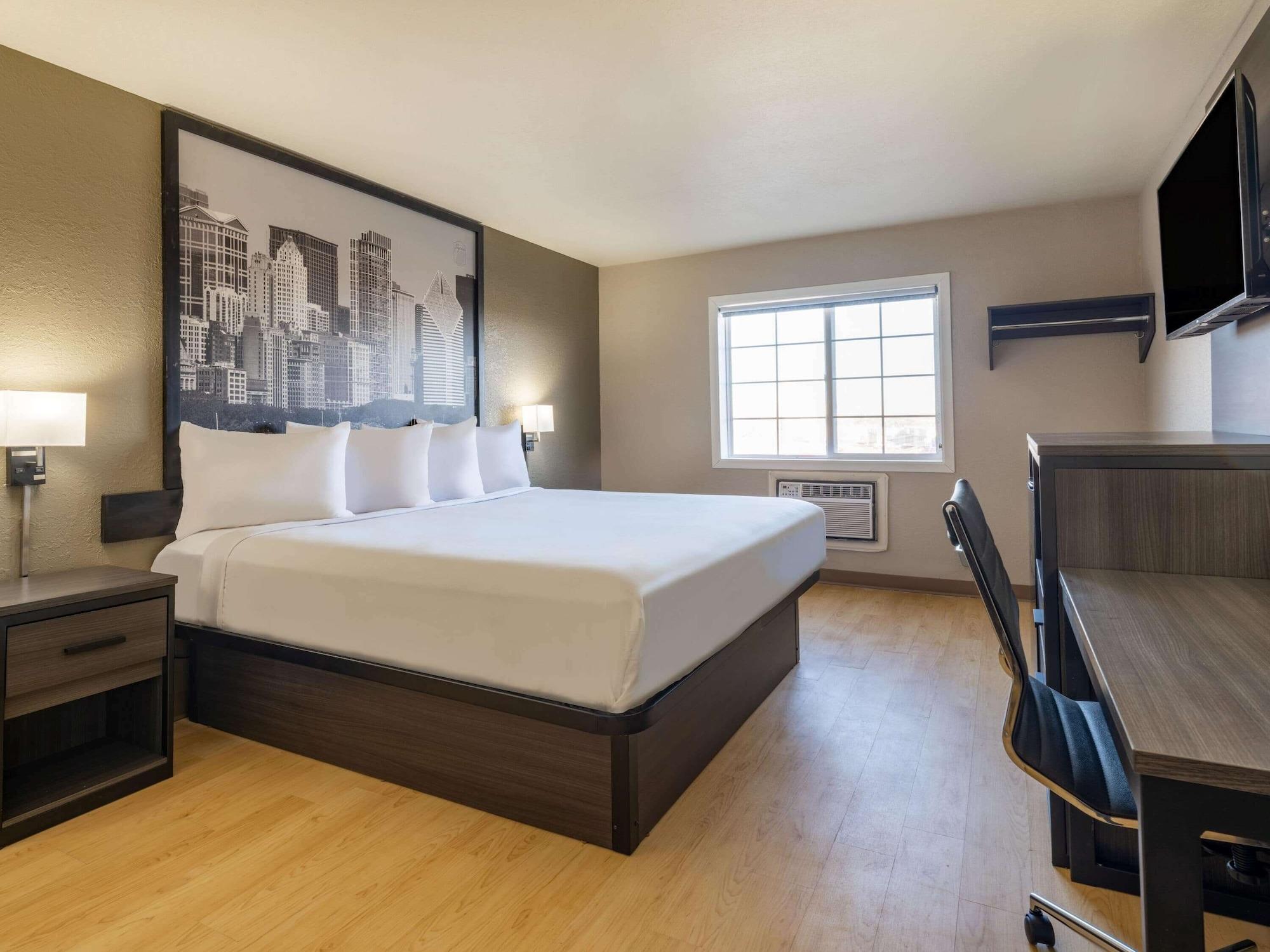 Super 8 By Wyndham Clinton Hotell Eksteriør bilde