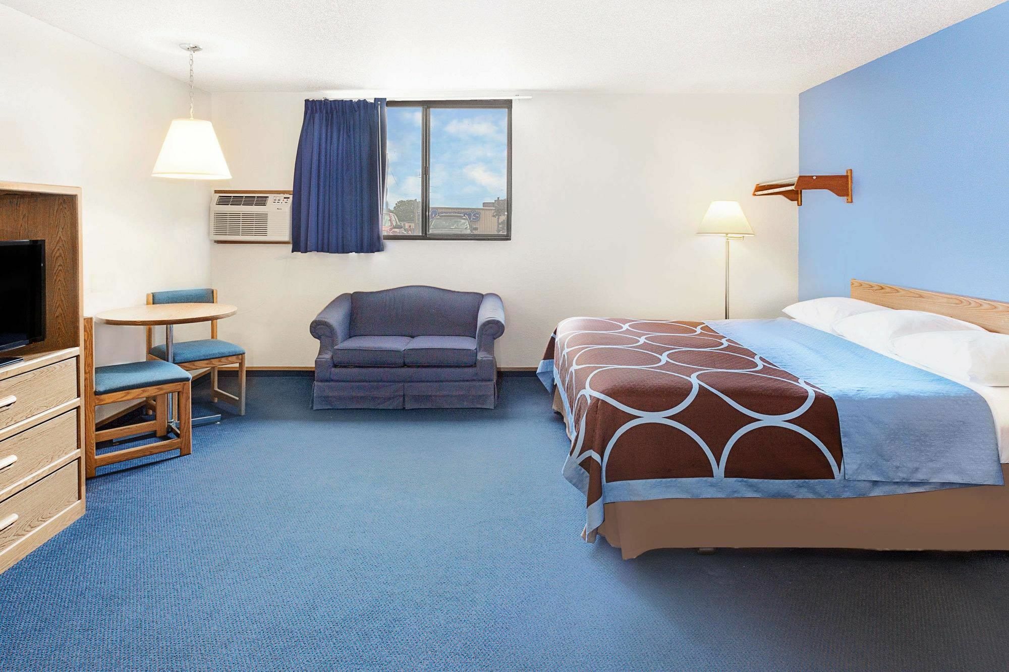 Super 8 By Wyndham Clinton Hotell Eksteriør bilde